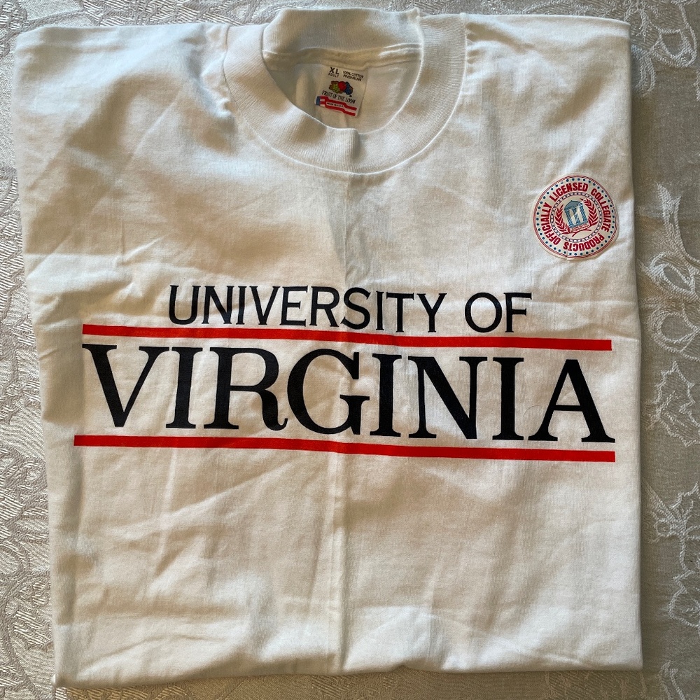 OFFICIALLY LICENSED UNIVERSITY OF VIRGINIA ADULT XL FRUIT OF THE LOOM T-SHIRT